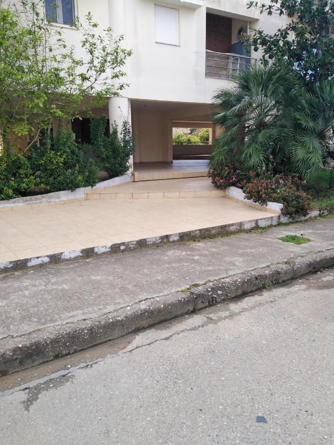 Hommie Apartment Amaliada 외부 사진